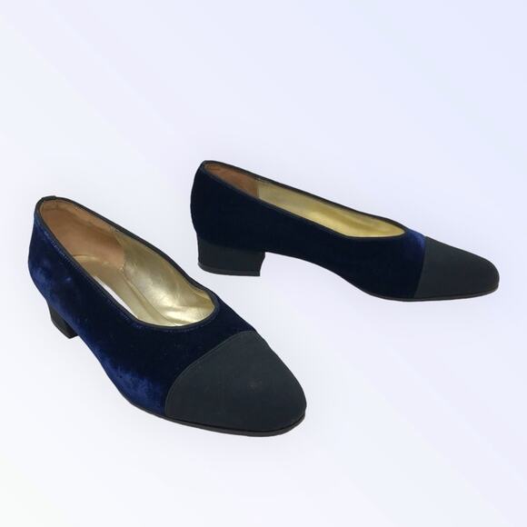 Saks Fifth Ave  Blue Velvet & Black Evening Kitten Heels Almond Toe Size 8B - Picture 1 of 9